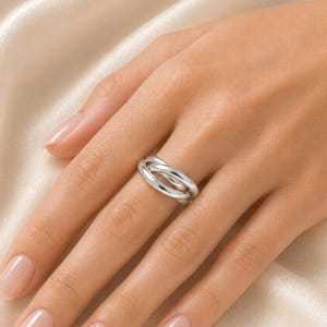 925スターリングシルバー製、3つの絡み合ったローリングバンド、女性用素朴な婚約指輪、母の誕生日プレゼント