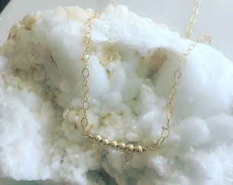 Collar minimalista con cuentas de oro de 14 quilates "Counting My Blessings"