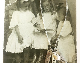 Collar con barra de plata esterlina "Fe, Esperanza, Amor"