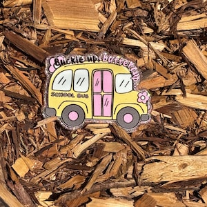 Porta badge &quot;Buckle Up Buttercup&quot; per scuolabus • Simpatico porta badge per autista di autobus • Divertente porta badge per insegnanti e personale Pretty Things