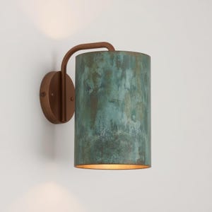Aplique de pared de cobre con pátina verde: lámpara cilíndrica rústica moderna