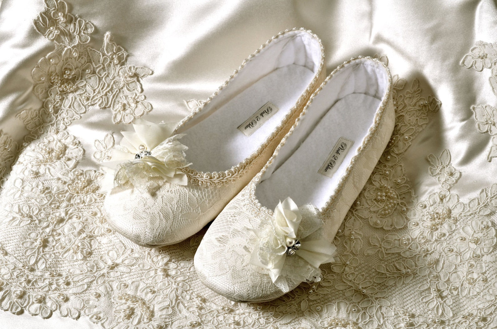 wedding bridal shoes / handmade custom fit flats, victoria bridal ballet flats, vintage lace/women's bridal shoe, free shipp