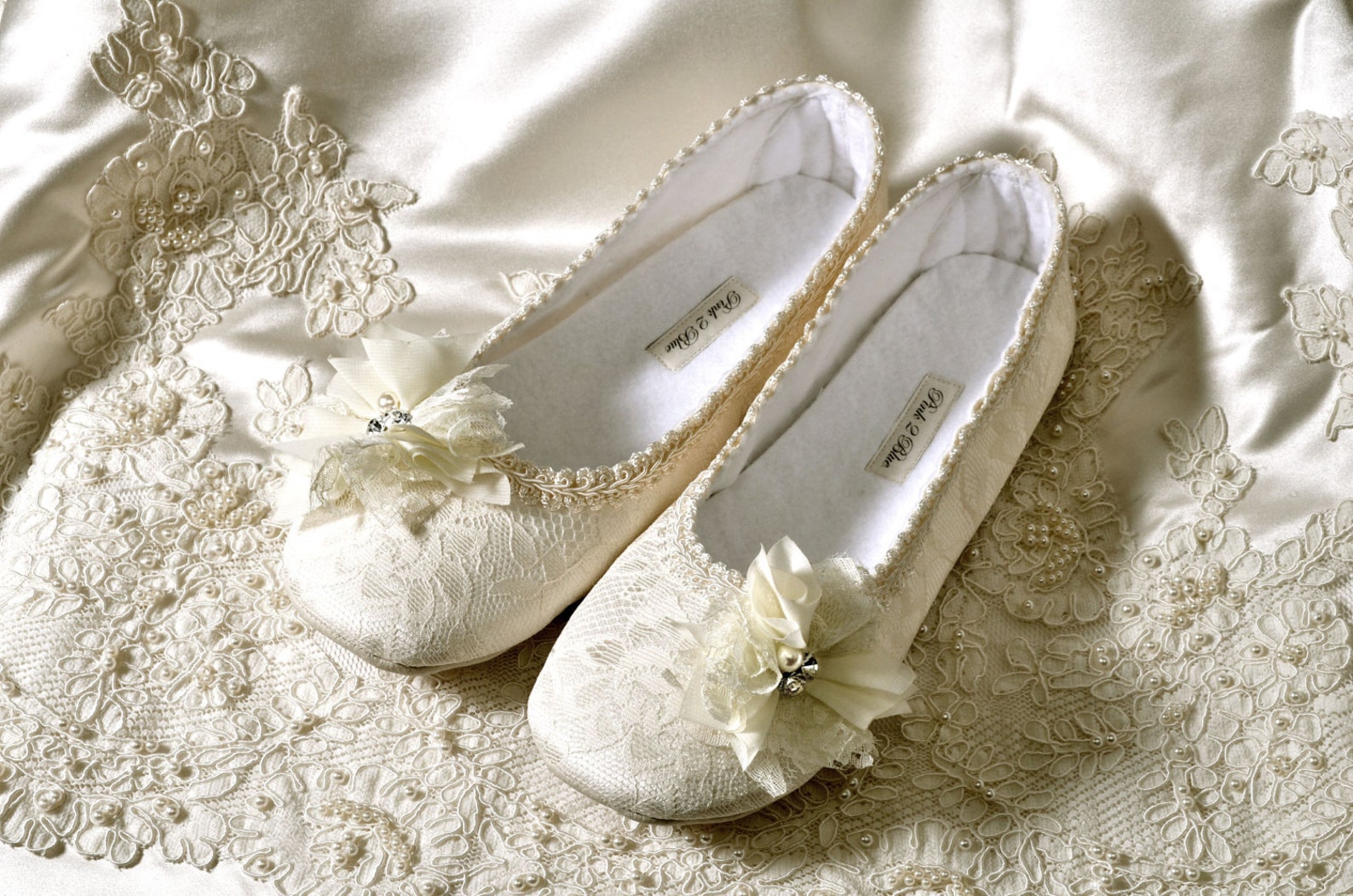 wedding bridal shoes / handmade custom fit flats, victoria bridal ballet flats, vintage lace/women's bridal shoe, free shipp