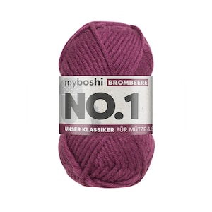 Könnte beinhalten: Kugel aus tiefviolettem Garn mit weißem Etikett. Auf dem Etikett steht "myboshi BROMBEERE NO.1 UNSER KLASSIKER FÜR MÜTZE & S". Das Garn ist einfarbig und wirkt weich und dick.
