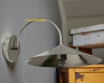 Aplique de pared de cromo pulido hecho a mano, lámpara moderna de mediados de siglo
