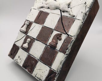 Bloque de memoria de madera auténtica | Objeto de arte hecho a mano de madera y yeso | Pieza vintage única con aspecto antiguo [20x15x4 cm] - Bloque de fragmentos "Ajedrez"
