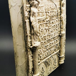 Träkonstföremål | Träkonstblock | Väggkonstskulptur | Blandteknik | Unikt vintageverk i antikt utseende [20x15x4 cm] - Fragmentblock "Antik"