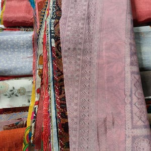 Vintage Silk Sari Scraps Bundle, Recycled Indian Silk Fabric Pieces, Assorted Silk Remnants for Quilting Sewing Patchwork Crafts 20 pcs