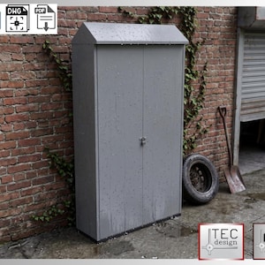 Puede incluir: Un armario de almacenamiento exterior gris alto con techo a dos aguas y puertas dobles. El armario se encuentra contra una pared de ladrillo con un neumático, una pala y una puerta de garaje visibles. El armario tiene una cerradura sencilla y es de metal.