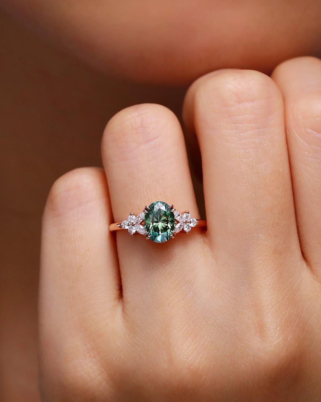 Oval Cut Green sapphire Engagement ring Vintage 14k Gold Blue Green Gemstone Ring, Oval Anniversary Ring for Women, Vintage Mothers Ring