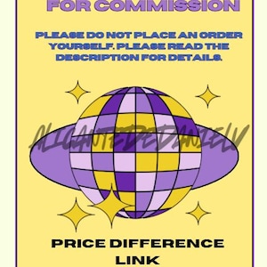 Puede incluir: Un cartel amarillo con texto morado que dice "TASAS ADICIONALES POR COMISIÓN". También dice "POR FAVOR, NO HAGA UN PEDIDO USTED MISMO. POR FAVOR, LEA LA DESCRIPCIÓN PARA OBTENER MÁS DETALLES". Un gráfico de bola de discoteca está en el centro, con las palabras "ENLACE DE DIFERENCIA DE PRECIO" en la parte inferior.