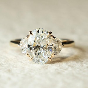2 CT Oval Cut Moissanite Engagement Ring – Three Stone Ring – 14K/18K Solid Gold – Classic Wedding Ring – Anniversary Gift for Her