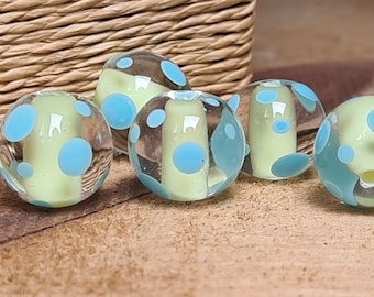 Set van 5 pastelgroene en turquoise polkadotkralen - lampworkkralen