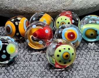 Set van 8 ingekapselde polkadotkralen - lampworkkralen - op bestelling gemaakt