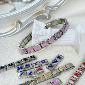 Dije de pulsera con alfabeto italiano, rosa de 9 mm, con alfabeto italiano A-Z, pulsera vintage, pulsera ajustable. Regalo de cumpleaños.