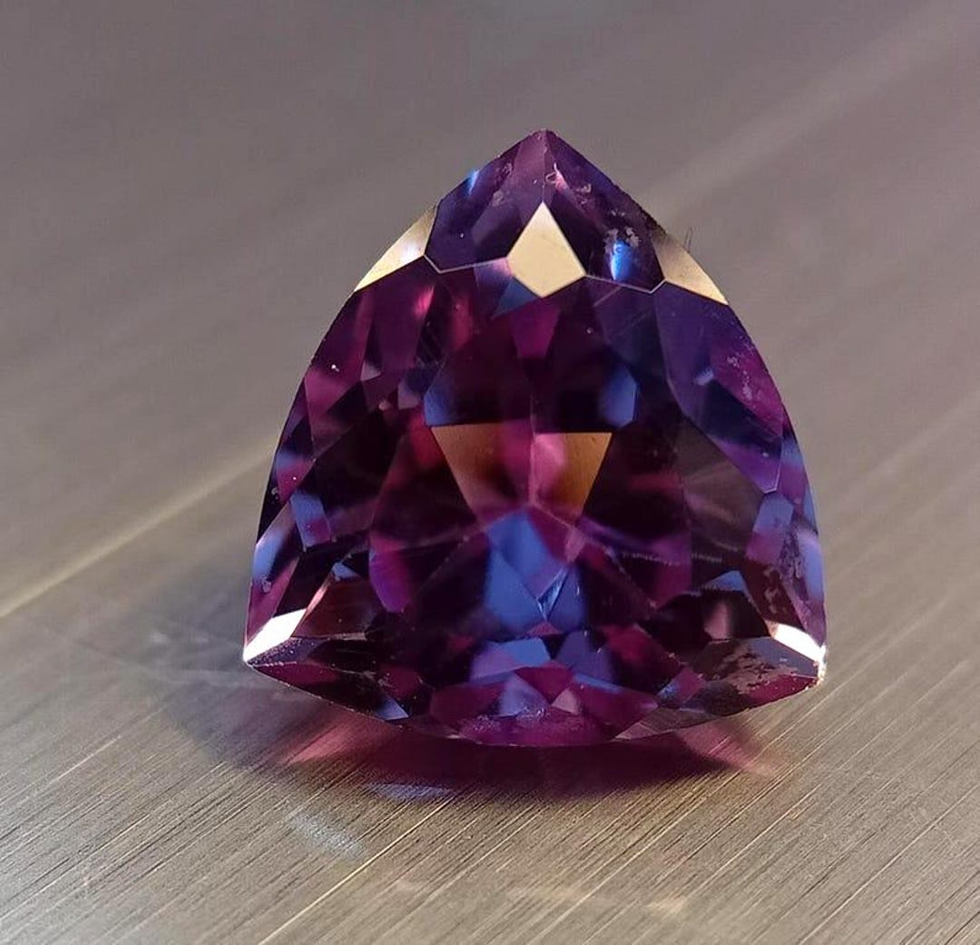 Alexandrite Natural Shape Trillion Cut 4-5 Ct Colour Changing Loose ...