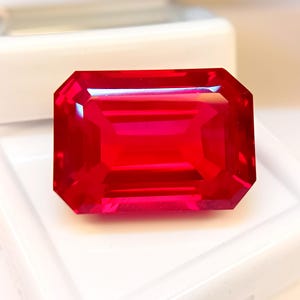 モゴック産ピジョンレッドルビー 天然 26～28カラット エメラルドカット 鑑定書付き ルースジェムストーン ジュエリー製作に最適 BD050