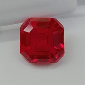 Rubino rosso naturale da 6,80 ct, taglio Asscher, gemma sciolta certificata, ideale per la creazione di gioielli e anelli da sposa. Gemma in offerta speciale AB119