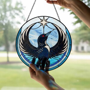 Artistic stained glass depiction of the USA flag, on a knotted pine