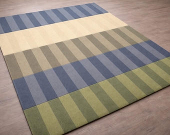 Hecha a mano con esmero, esta alfombra ofrece suavidad al tacto a la vez que aporta calidez y textura a tu espacio. Perfecta como pieza central.