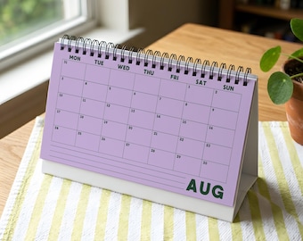 Calendario de escritorio académico 2026-2027, inicio en agosto, colores pastel, papel reciclado, planificador independiente.