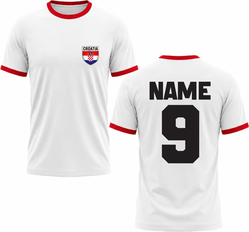 Puede incluir: Camiseta blanca con ribetes rojos en el cuello y las mangas. La parte delantera presenta un emblema de la bandera croata y la palabra "CROATIA". La parte trasera muestra el n&uacute;mero "9" y la palabra "NAME" en negro.