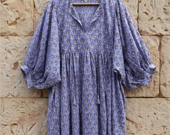 Midikleid aus Baumwolle mit Blockprint: Sommerkleid mit tiefem Halsausschnitt