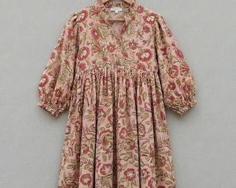 Midikleid aus Baumwolle mit Blockprint: Sommerkleid mit tiefem Halsausschnitt