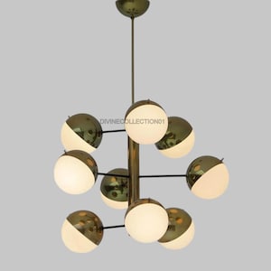 Moderne wereldbolkroonluchter – Messing Spoetnik-hanglamp uit het midden van de eeuw met opaline glazen bollen – Plafondverlichting in retrostijl voor interieur