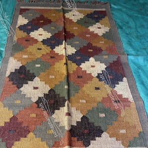 Handwoven Wool Jute Kilim Rug: Bohemian Flatweave Dhurrie