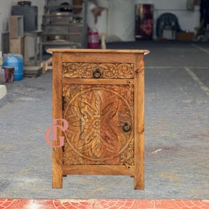 Carved Mango Wood Bedside Table: Indian Solid Wood Nightstand