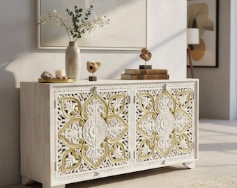 Aparador de madera de mango tallada: Mueble con decoración bohemia encalada