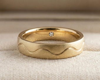 14K Gold Wave Bandring mit versteckter Diamant | Minimaler Ehering | Unisex Gold Ring | Modernes Jubiläumsgeschenk
