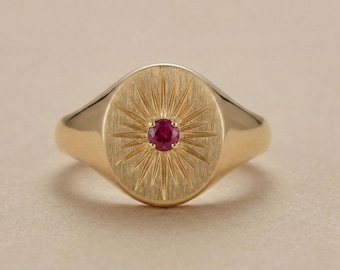 14K Rubin Sunburst Siegelring in Gold & Metallvarianten, Band mit Sterngravur, Minimaler stapelbarer Siegelring, himmlischer Goldring, Geschenk für Sie