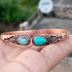 Bracelet jonc bleu turquoise et labradorite, 100 % cuivre massif, forme poire, bracelet jonc fait main pour femme, article de fête, bracelet de créateur