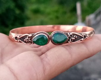 Brazalete de cobre puro hecho a mano con piedra preciosa esmeralda, ideal como regalo de aniversario, Navidad o fiesta para mujer.