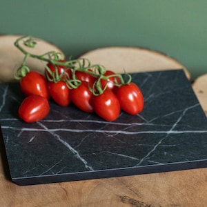 Tabla de servir de mármol – Bandeja moderna para embutidos – Tabla de quesos de piedra hecha a mano – Elegante bandeja para aperitivos – Regalo ideal para la cocina de la anfitriona