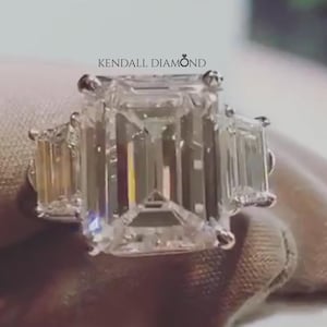 Moissanite Verlobungsring im Smaragdschliff, 14K Weißgold, Dreistein-Ehering, Seitenstein im Trapezschliff, Geschenk zum Jahrestag