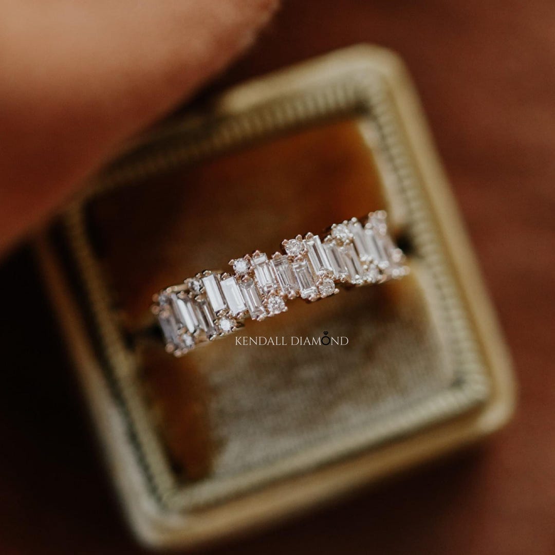 18K Gold Staggered Baguette and Round Moissanite Wedding Band/unique ...