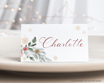 Puede incluir: Una tarjeta de lugar blanca con un diseño floral dorado y verde y el nombre "Charlotte" escrito en cursiva roja.