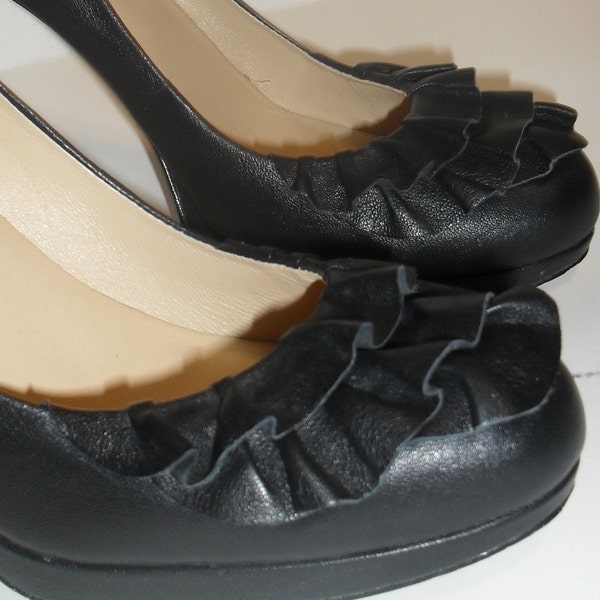 RUFFLE Me Up ButterCup -----Vintage ANN TAYLOR----Black Leather Heels---7.5