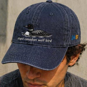 Cappello da papà in cotone lavato con ricamo di un lupo canadese stupido, stile vintage