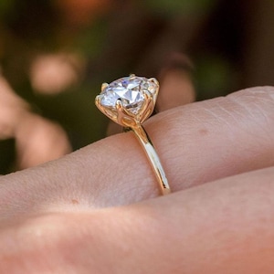 Tulpenblüte Verlobungsring Blumenkorb Einstellung Ring für Sie Zierliche Rundschliff Solitaire Moissanit Ring 14k Solid Gold Lotus Vorschlag Ring