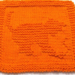 Może przedstawiać: Pomarańczowa, dziana ściereczka do naczyń z wzorem gwiazdy. Ściereczka jest wykonana z bawełnianej przędzy i idealnie nadaje się do mycia naczyń lub suszenia rąk.