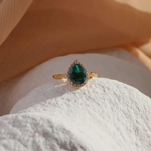 Lab Emerald & Moissanite Diamond With 925 Sterling Silver Ring Pear Cut 9X7 MM Stone For Engagement Ring Wedding Ring Gift For Her.