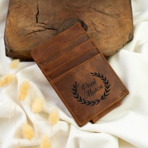 Tarjetero con corona de laurel, tarjetero de cuero, billetera con nombre grabado, billetera RFID para hombre, clip delgado para billetes, billetera personalizada, regalos para él