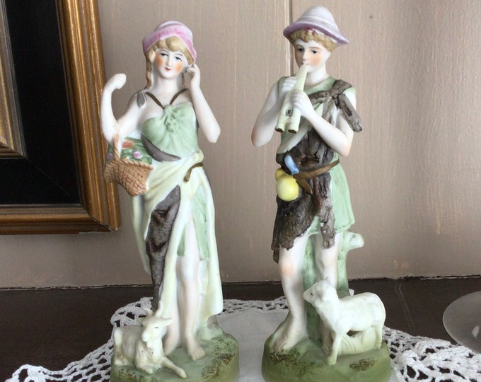 Set of two Vintage figurines