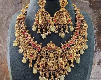 Conjunto de joyería nupcial Lakshmi / Collar y pendientes chapados en oro
