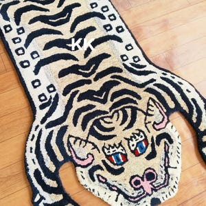 Handgetufteter Wollteppich: Tibetischer Tiger Tiermuster
