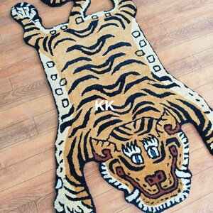 Handgetufteter Wollteppich: Tiger Animal Print